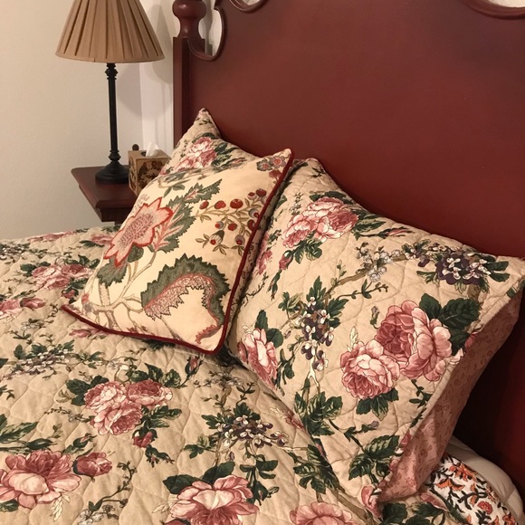 Pottery Barn F/W quilt with two matching standard Shams and pillow cover - Picture 3 of 9